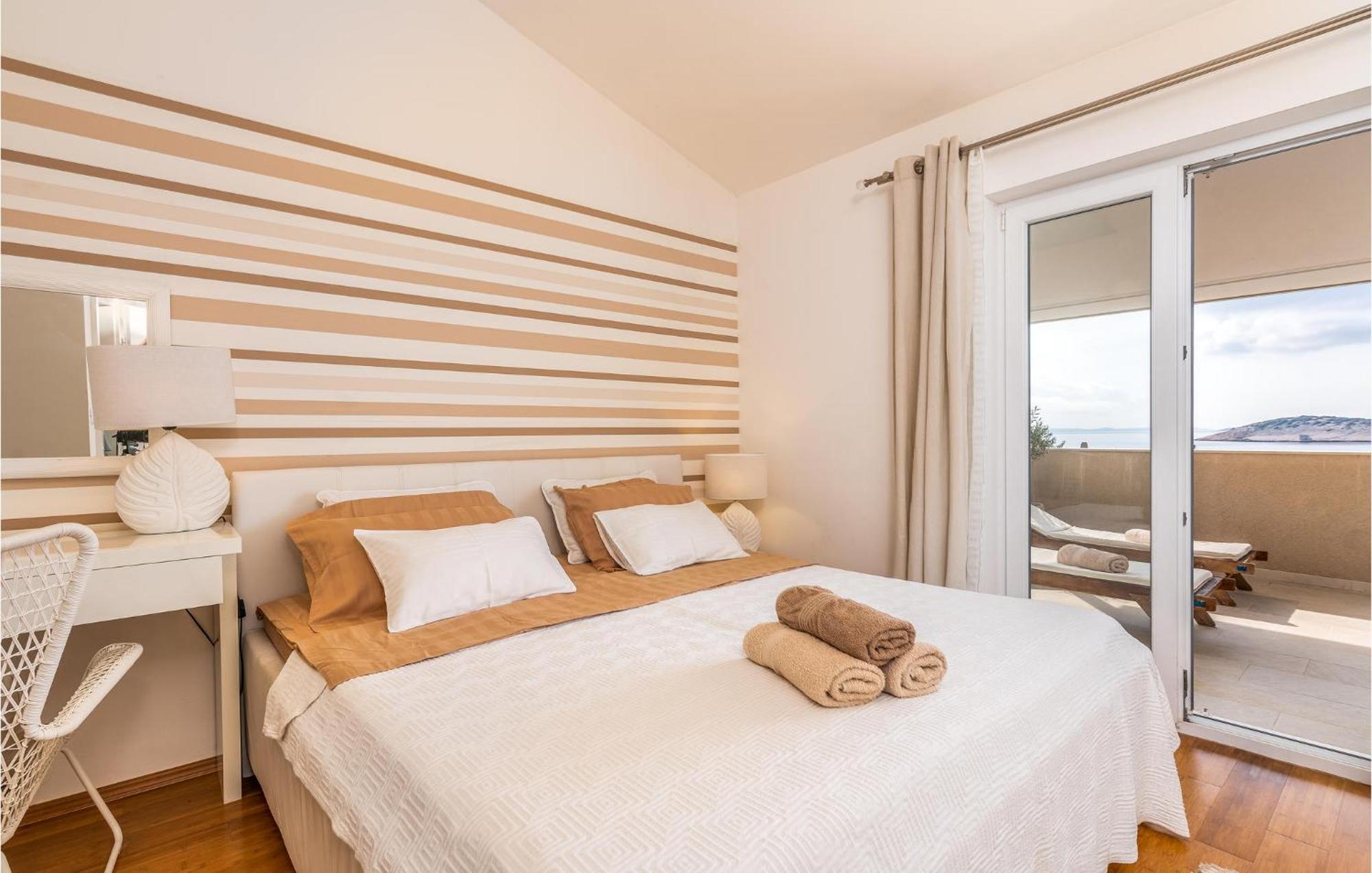 Beautiful Home In Martinscica With Wifi Exterior foto